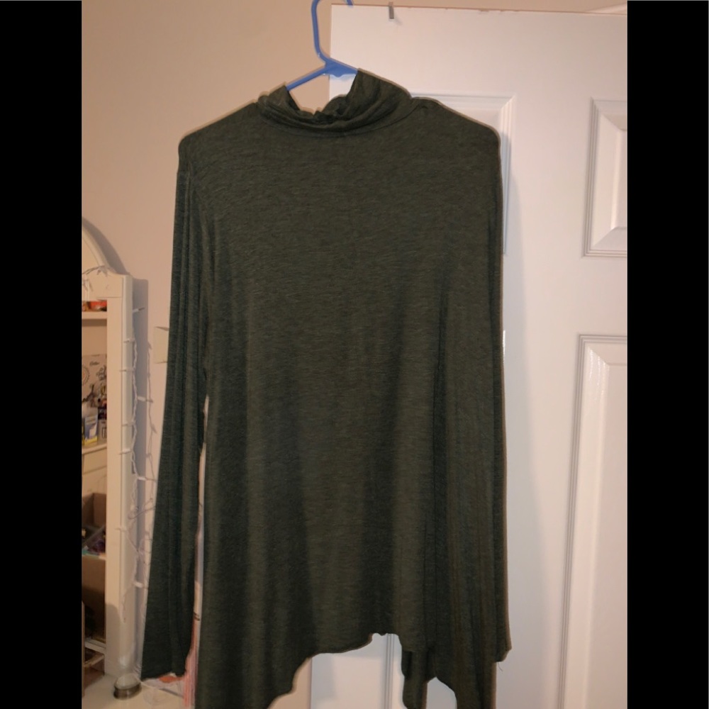AMERICAN EAGLE TURTLE NECK SWEATER